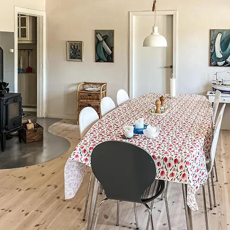 Semesterbostad 2 Bedroom Pet Friendly In