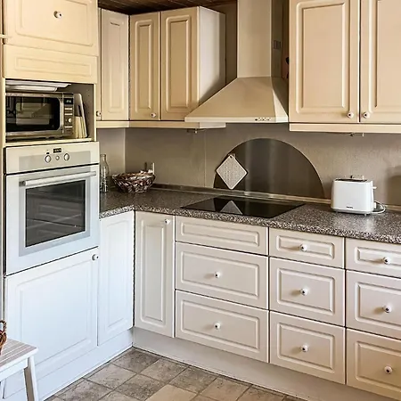 2 Bedroom Pet Friendly In